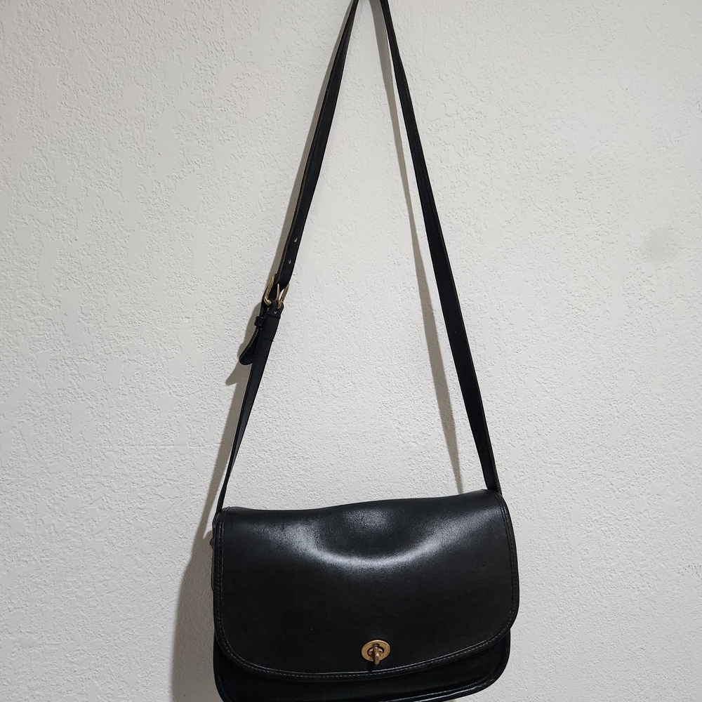 Elegant Black Leather Shoulder Bag